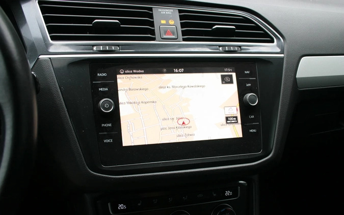 Volkswagen Tiguan cena 79900 przebieg: 63000, rok produkcji 2018 z Białogard małe 497